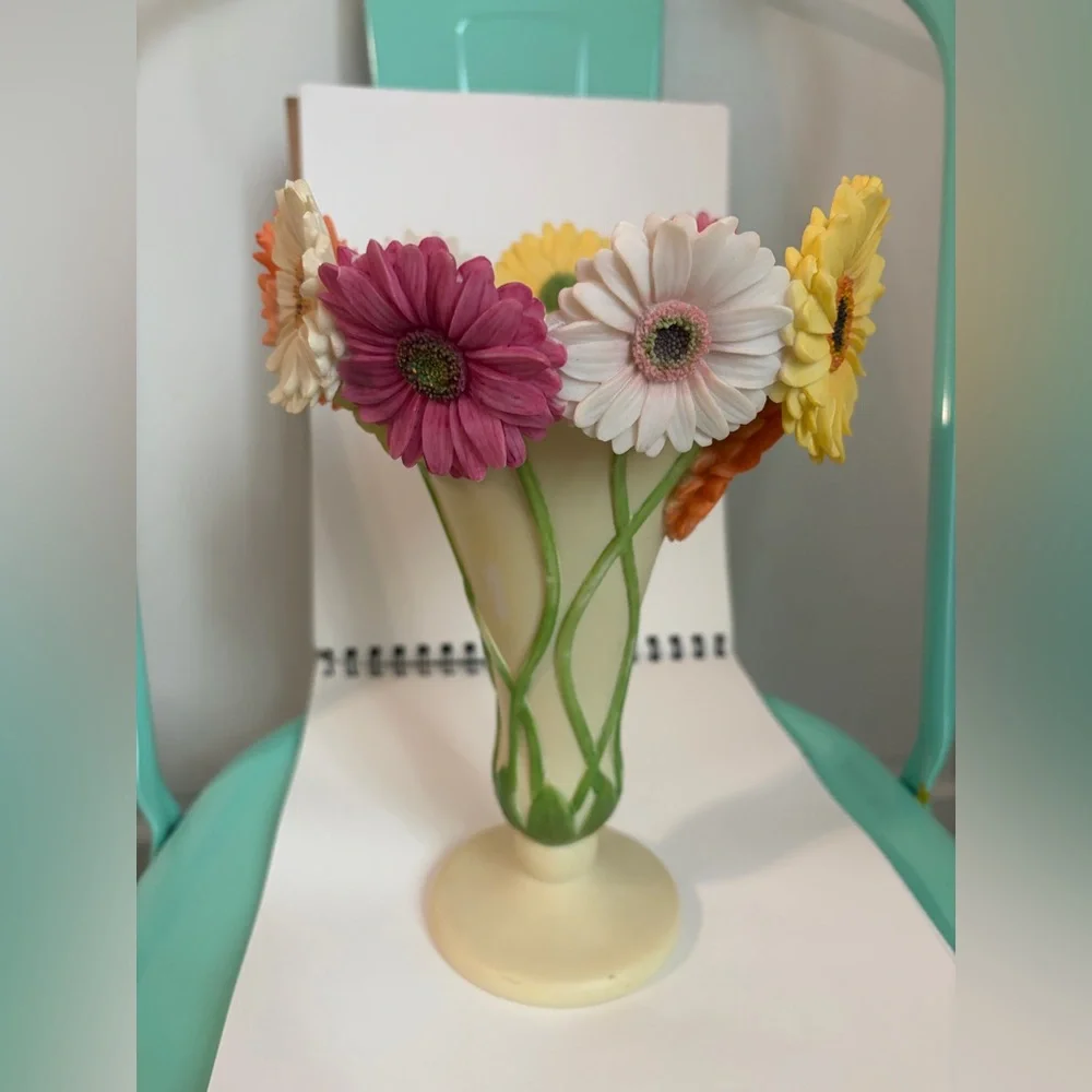 Ibis and Orchid Design Gerber Daisy Bonded Marble Table Vase Retired